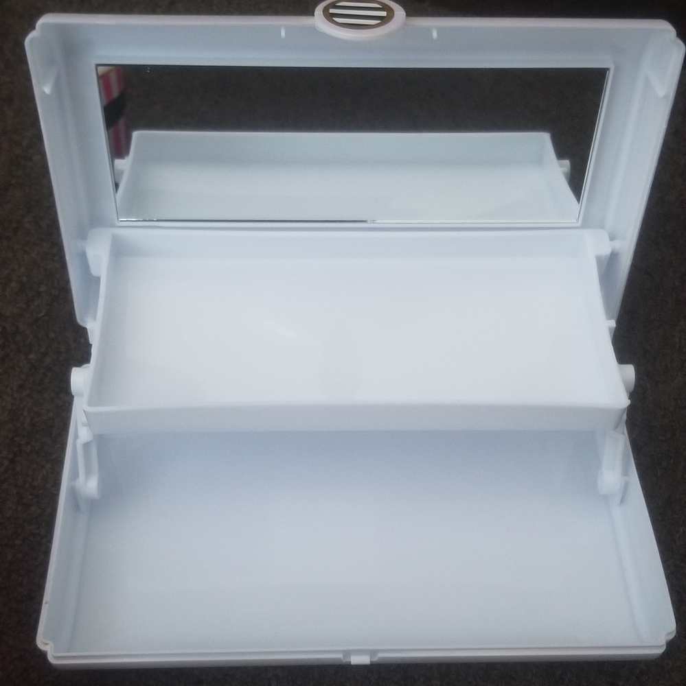 (2) makeup boxes - Picture 7 of 8